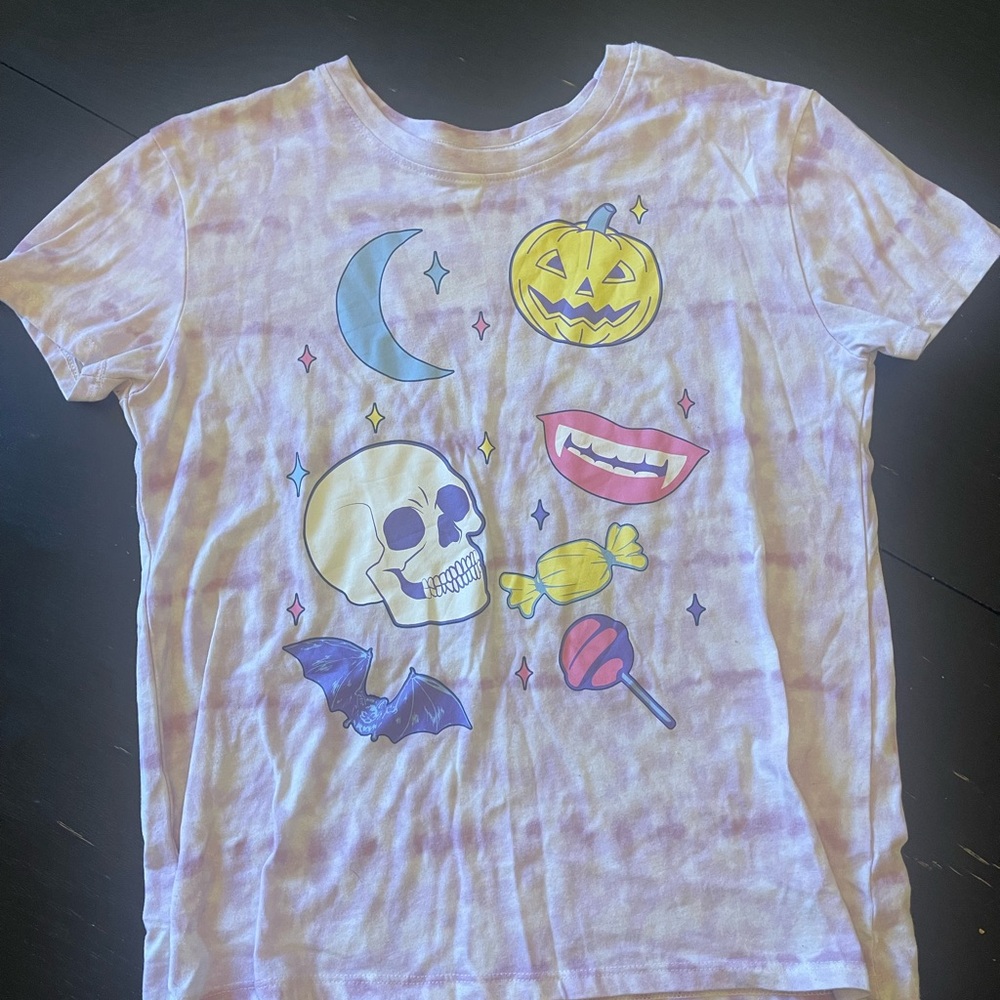 Woman’s Kawaii Halloween Graphic Tee